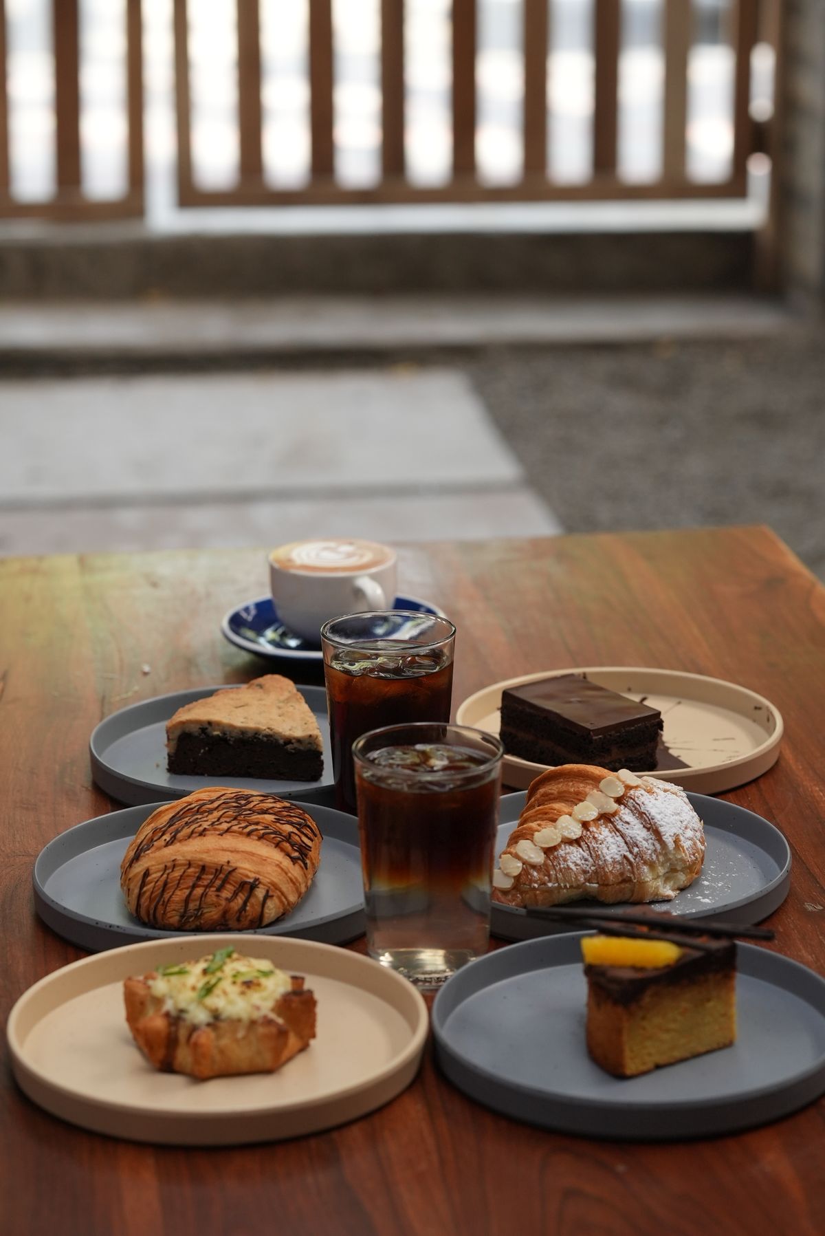 Thumbnail for Cafes and pastry shops in Thiès: coffee, cakes, caterers