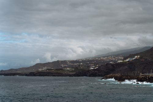 Free Moody skies over the rugged coastline of Tenerife's northern region, capturing raw natural beauty. Stock Photo
