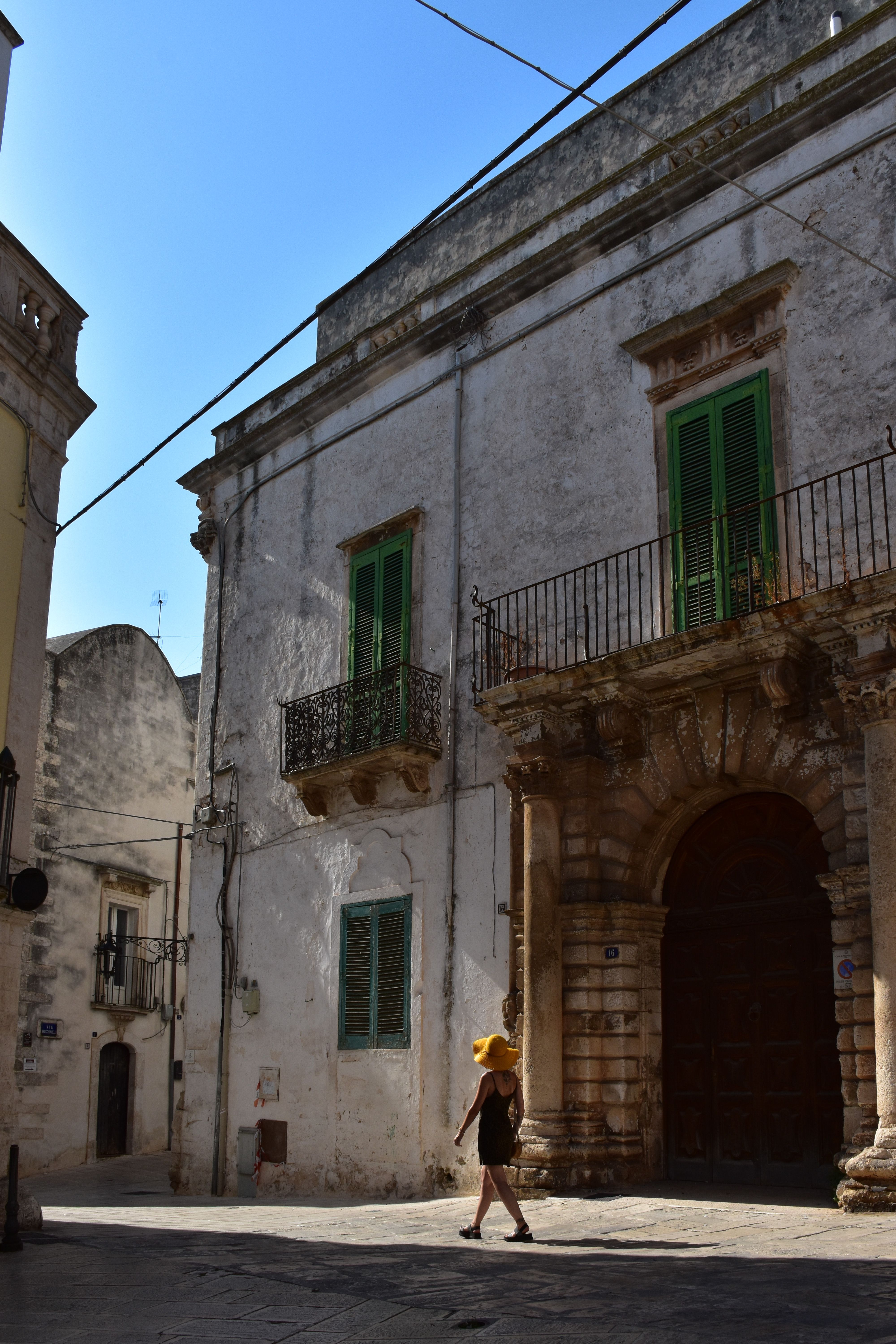 Charming Street Scene in Historic Italian Town · Free Stock Photo
