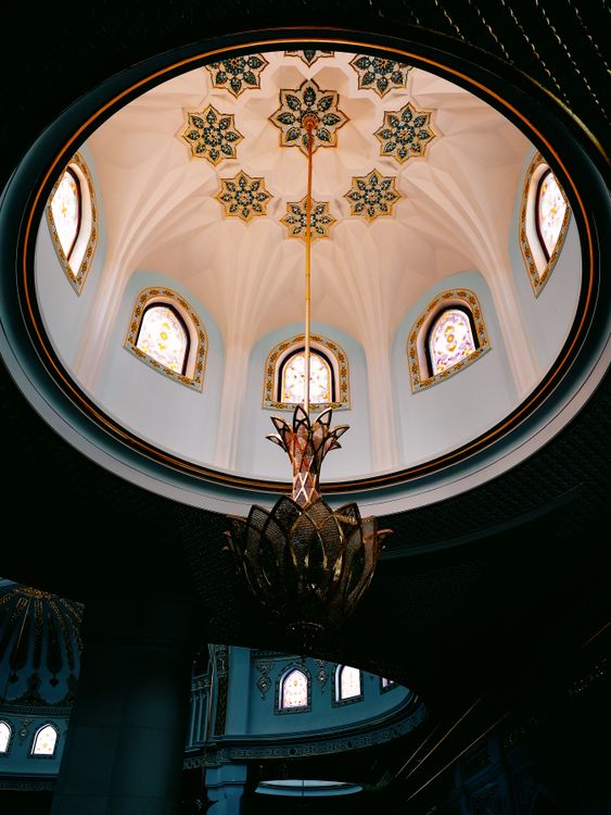 Elegant Dome Interior with Intricate Design · Free Stock Photo