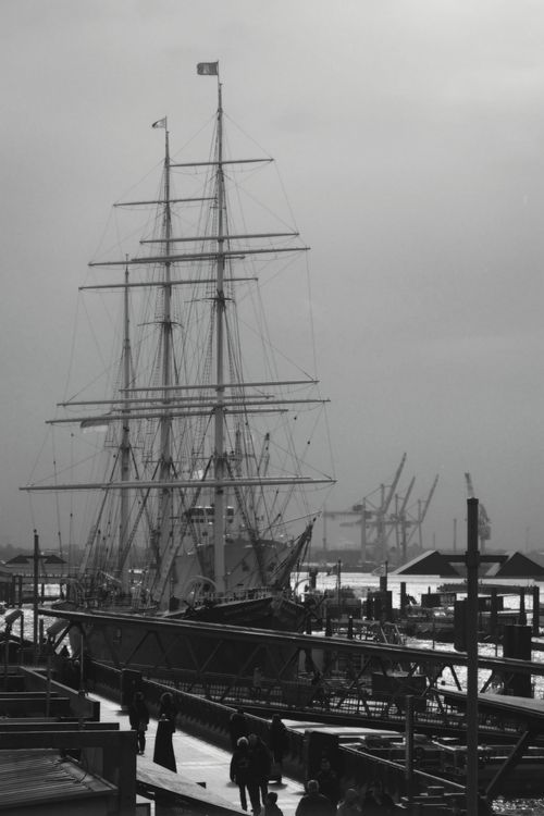 Free Dramatic black and white photo of a ship at the Hamburg port showcasing industrial beauty. Stock Photo