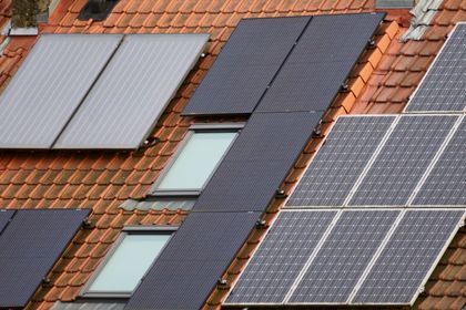 Solar panels set into a tiled roof, photo by Budget Bizar on Pexels
