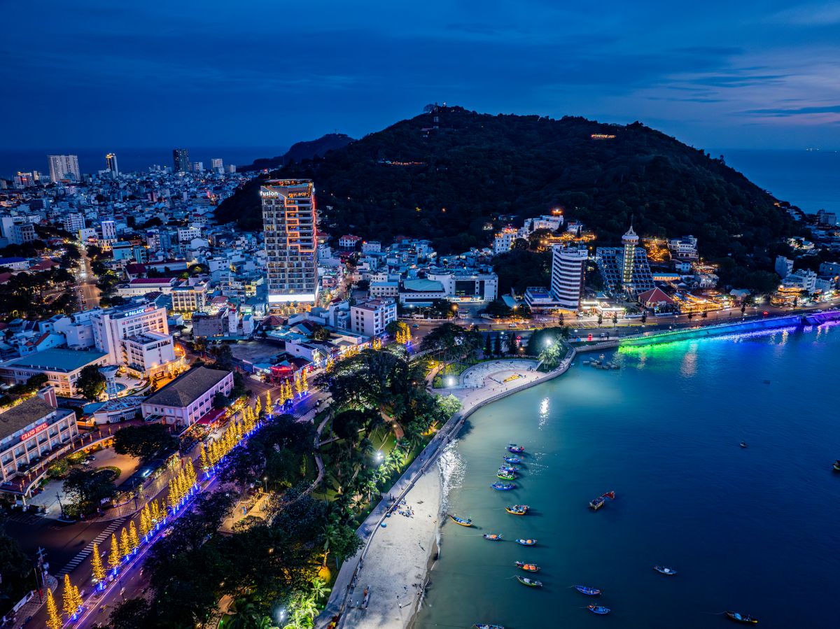 Back Beach Bai Sau Golden Sands Vung Tau