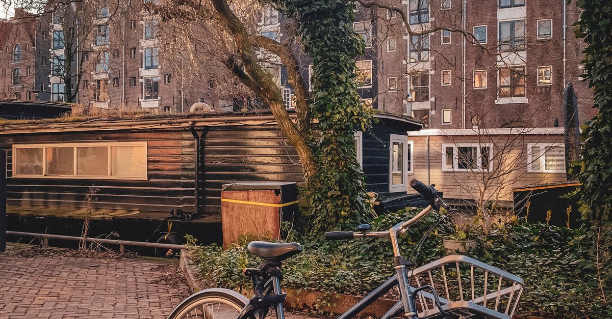 Charming Amsterdam Street Scene with Bicycle · Free Stock Photo