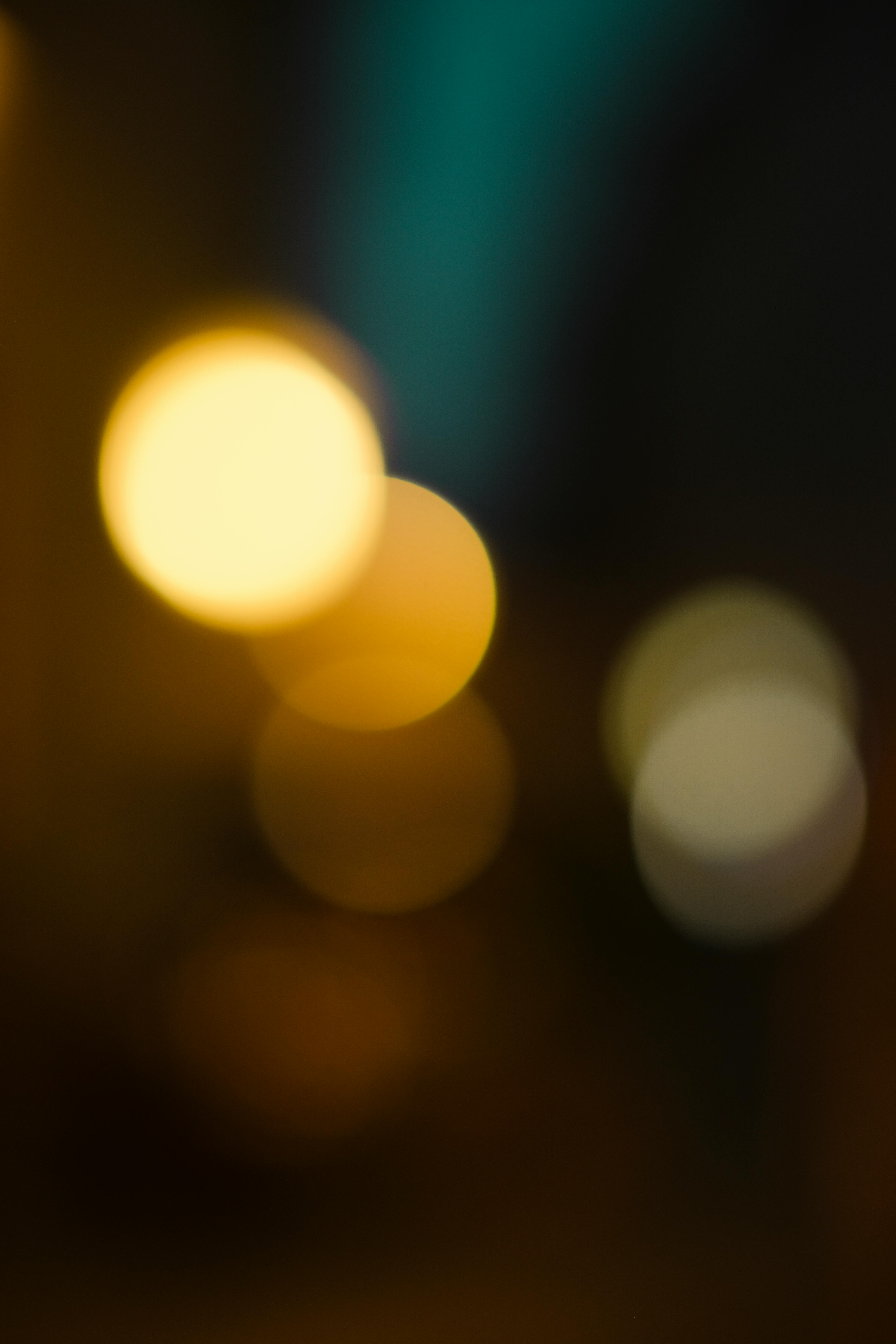 Gratis Abstrakt bilde som fanger ufokuserte bokeh-lys i mørke omgivelser. Arkivbilde