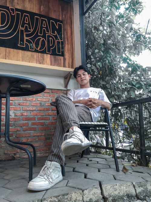 Free Ardian Lutfi Boy in the cafe Stock Photo