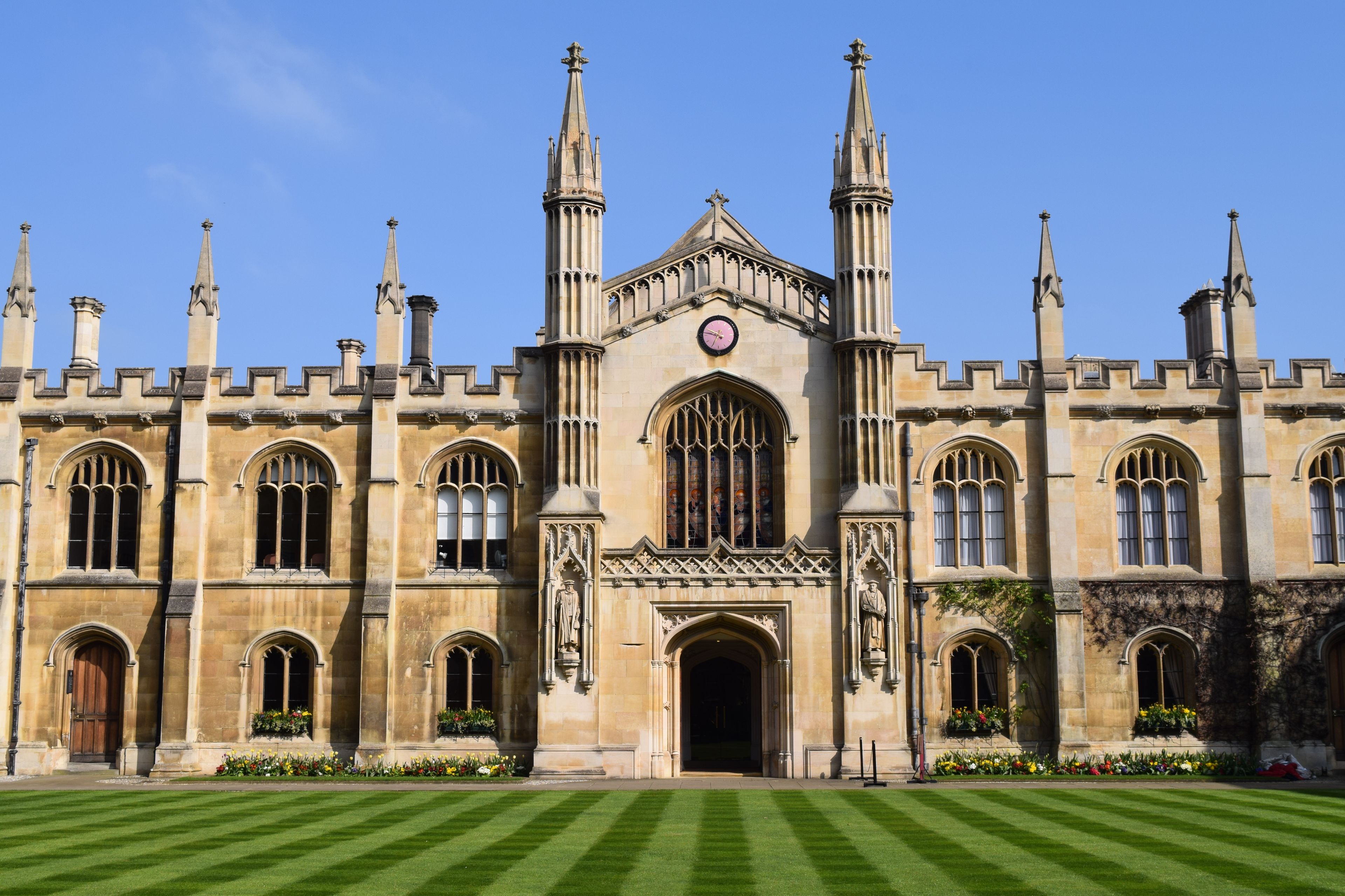 Chauffeur Services in Basildon — luxury chauffeur travel