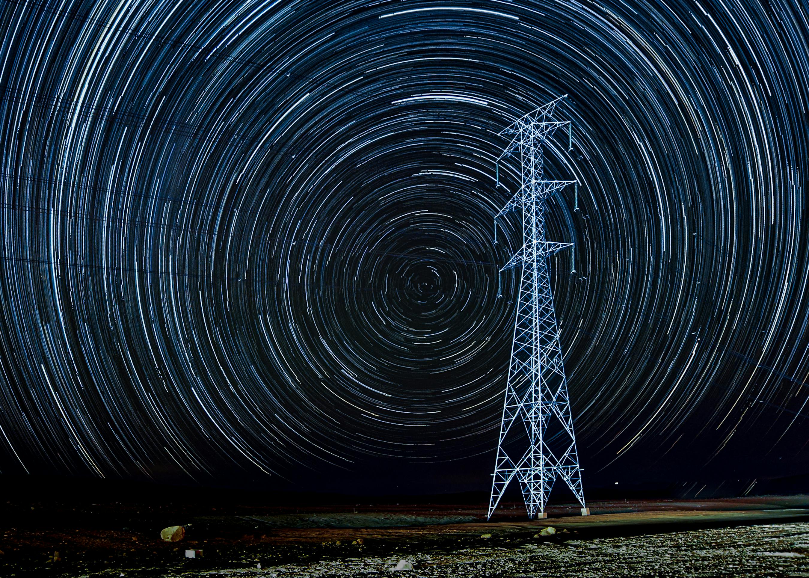 Star Trails and Power Line in Arequipa · Free Stock Photo, image size:2700x1929