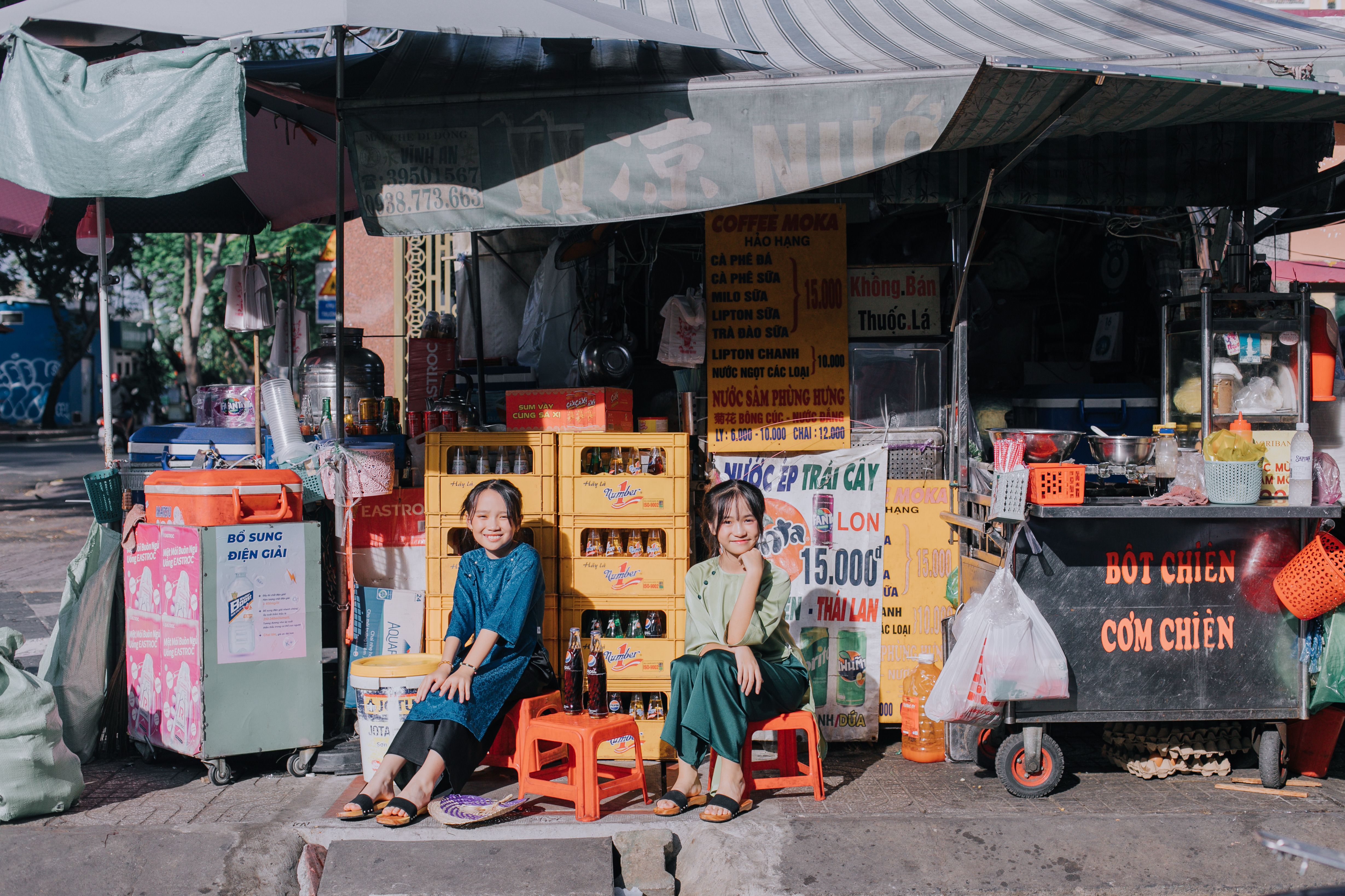 contrast image showing traditional local market next to a new minimalist cafe in a digital nomad hotspot