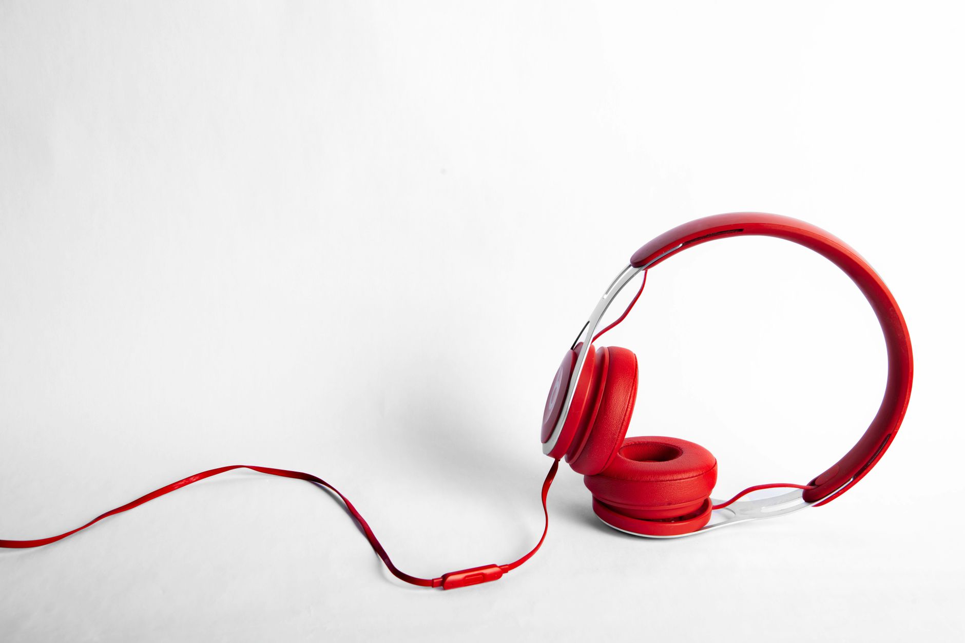 Bluetooth vs Wired Speakers: Which Should You Buy?