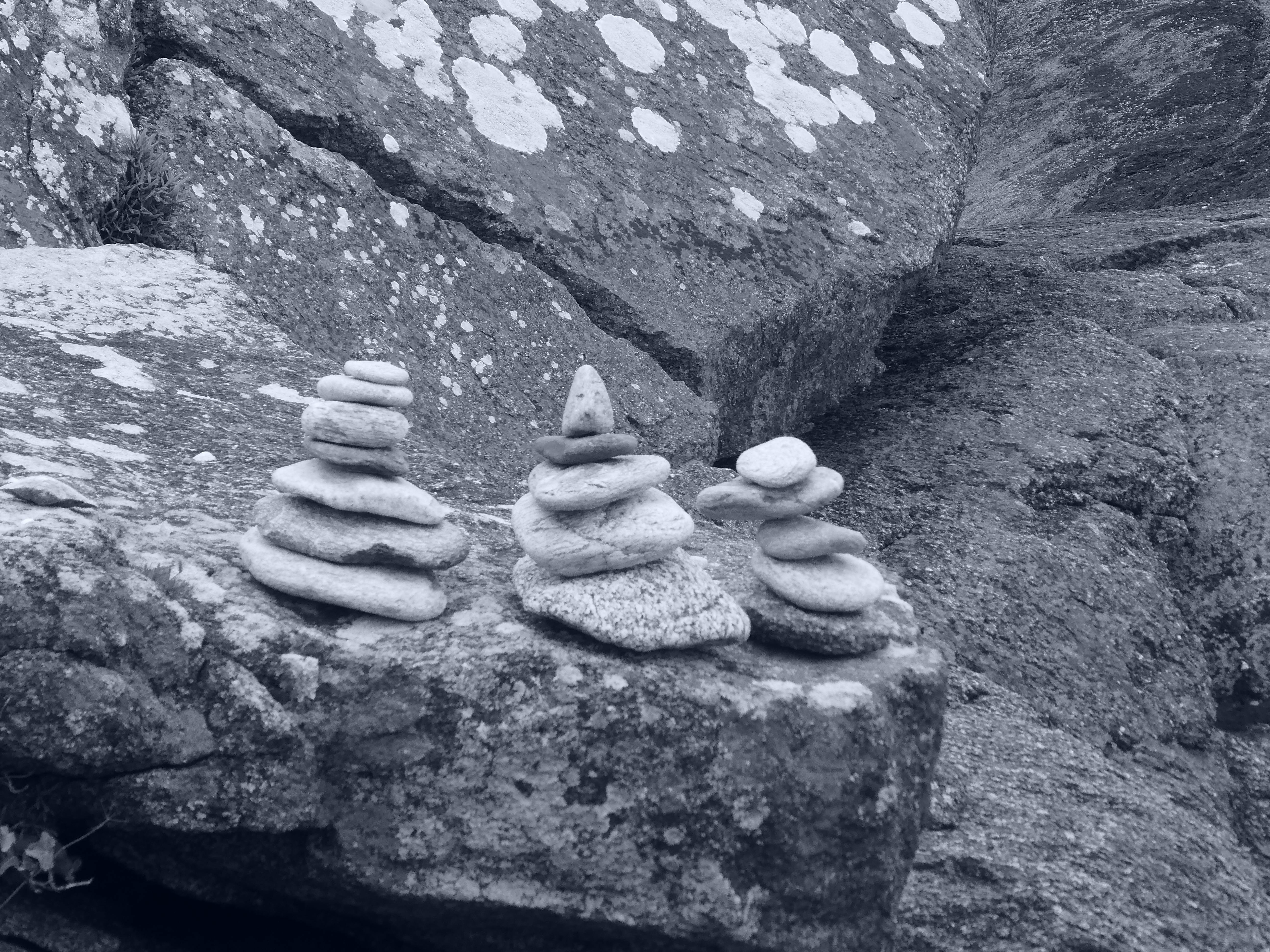 Зачем строят пирамидки из камней в карелии