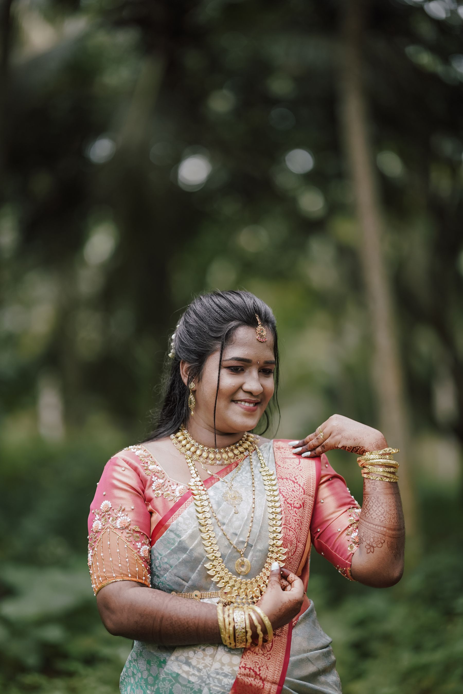 Tamil bridal styling outdoors