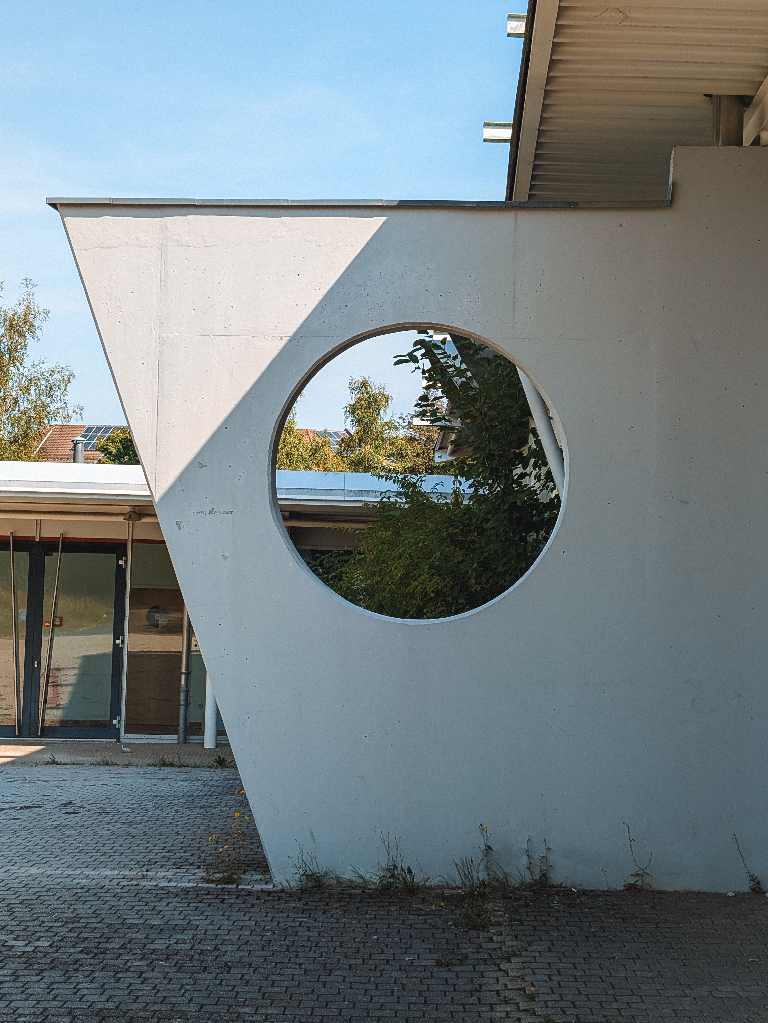 Modern architectural design with circular window · Free Stock Photo