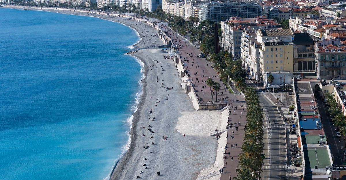 Belle Epoque coast and turquoise Mediterranean on the French Riviera