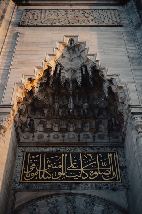 Free Detailed architectural ornamentation on the Suleymaniye Mosque facade during golden hour in Istanbul, Türkiye. Stock Photo