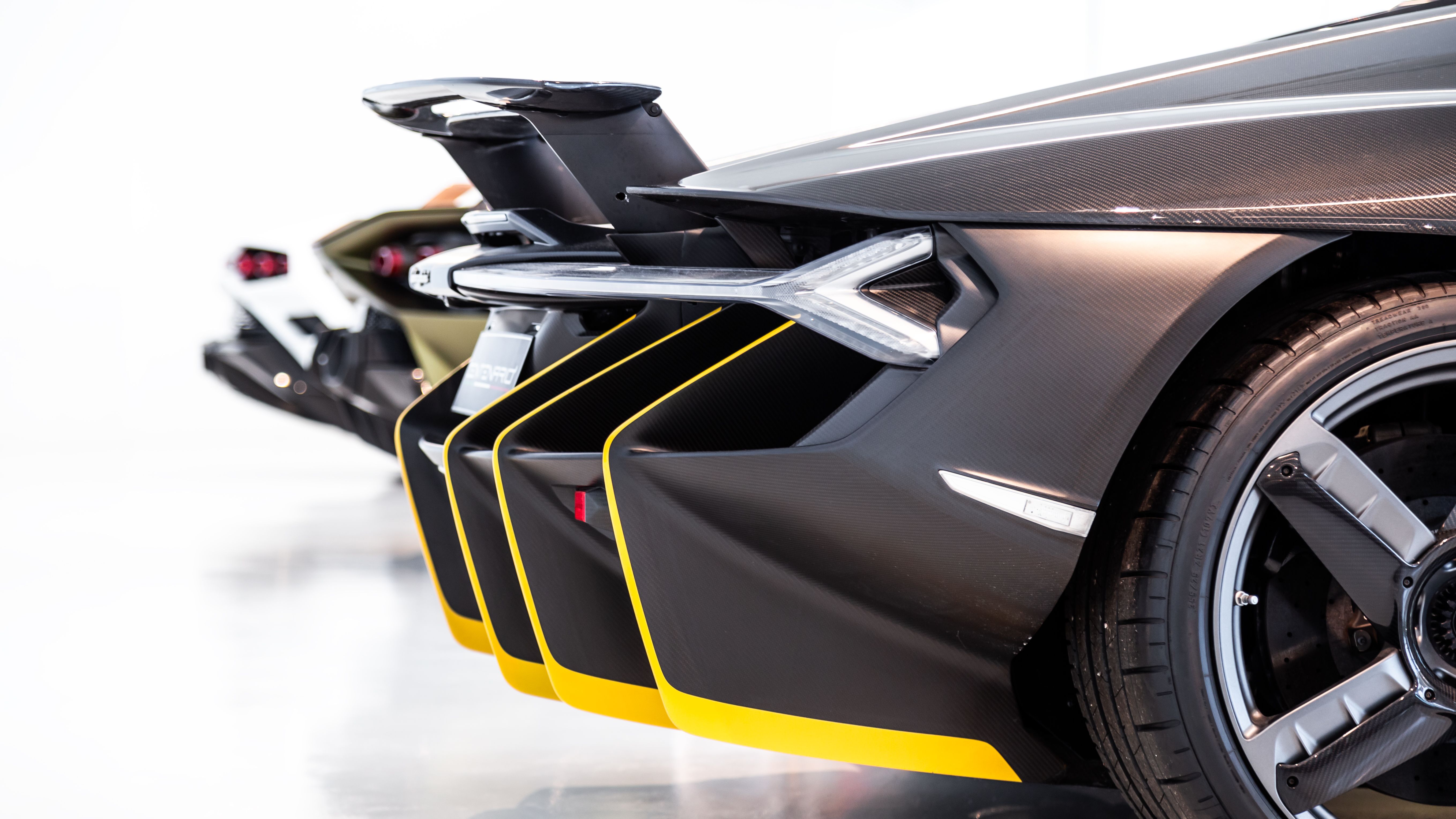advantages of carbon fiber spoilers