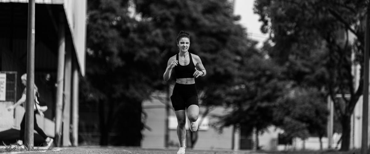 Runner training at threshold pace with intensity