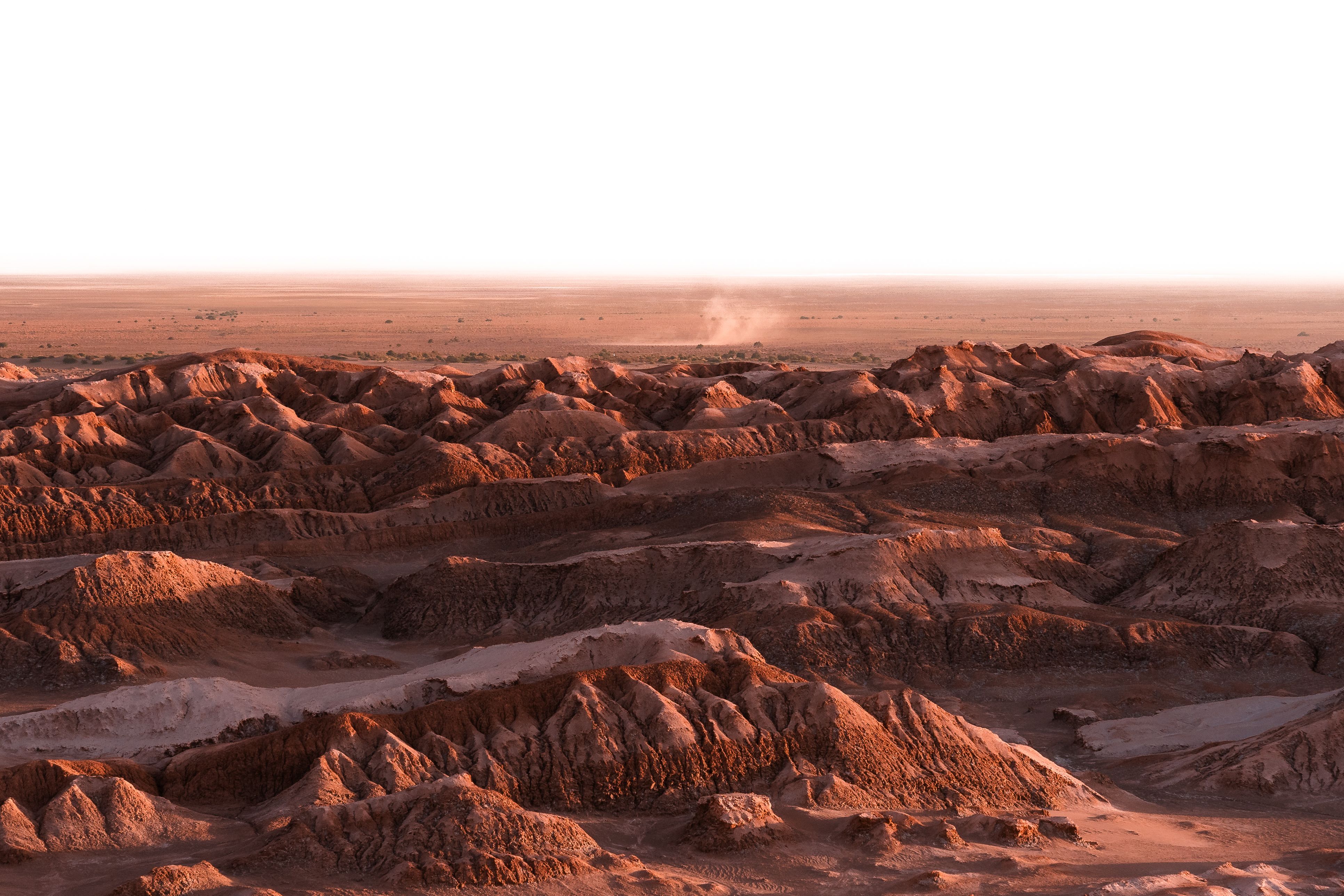 Stunning Arid Desert Landscape at Dusk · Free Stock Photo