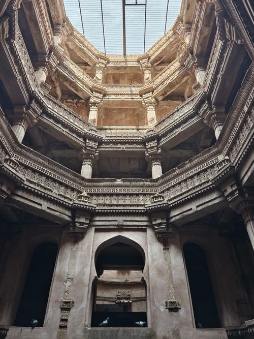 Free Explore the intricate architecture of Adalaj Stepwell, a stunning historic site in Gujarat, India. Stock Photo