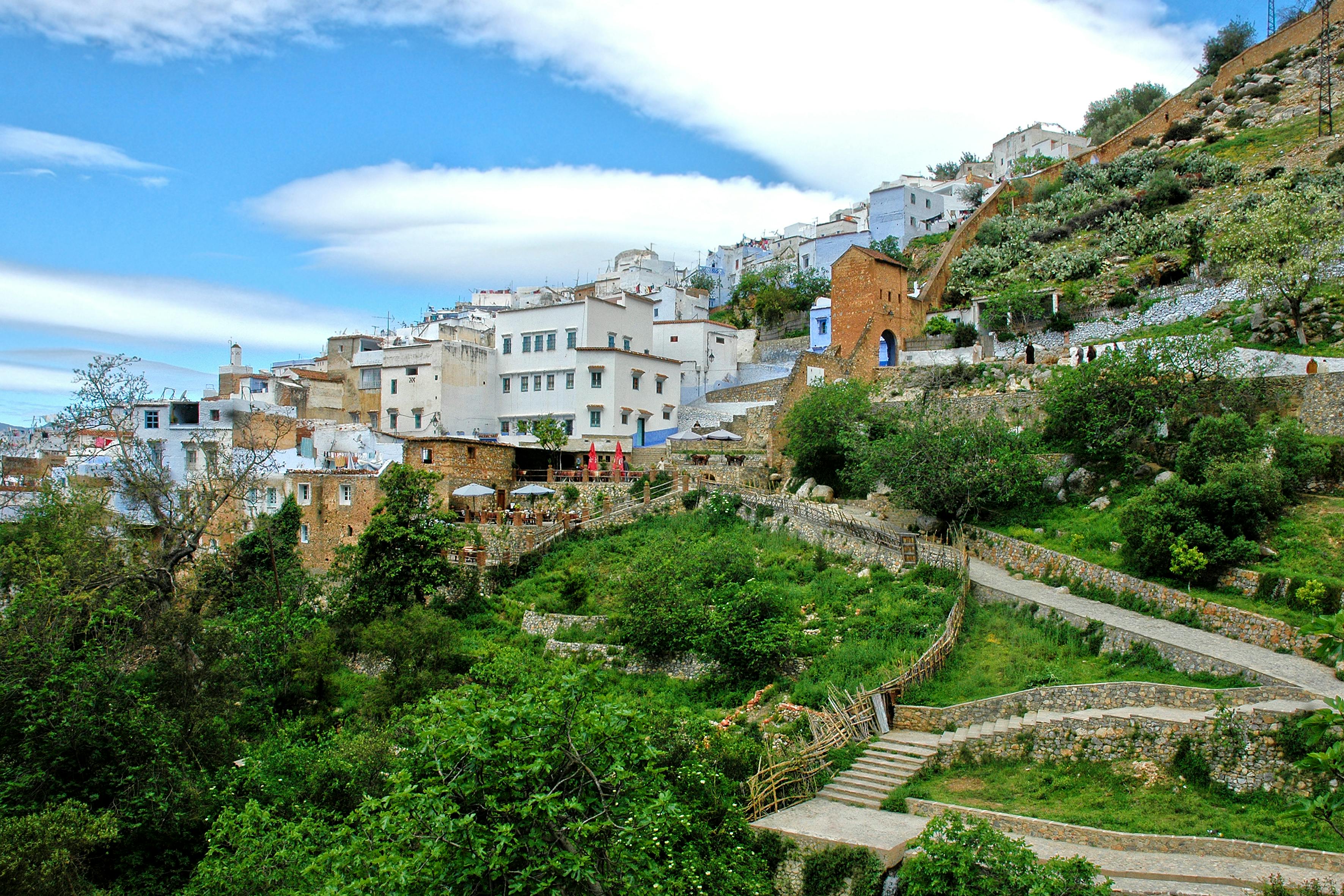 Sendero de trekking en el Parque Nacional Talassemtane cerca de Chefchaouen