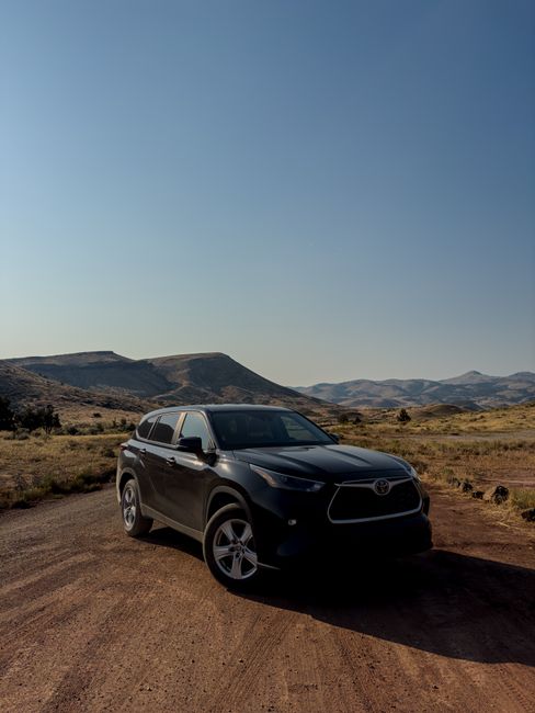 unveiling the Toyota Highlander: A Comprehensive Overview of Its Standout Features