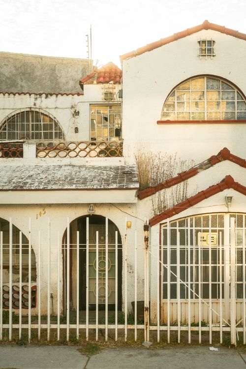 Free Capture of rustic Mexican homes in Aguascalientes, showcasing classic architectural features. Stock Photo