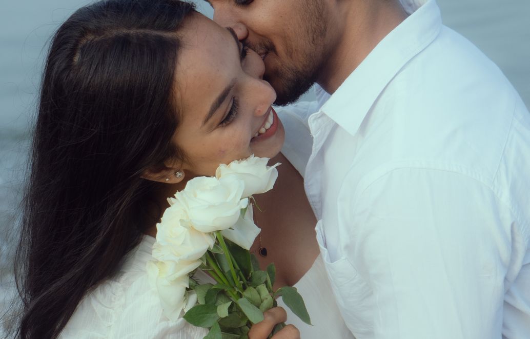 Online dating: starting a conversation on a niche platform