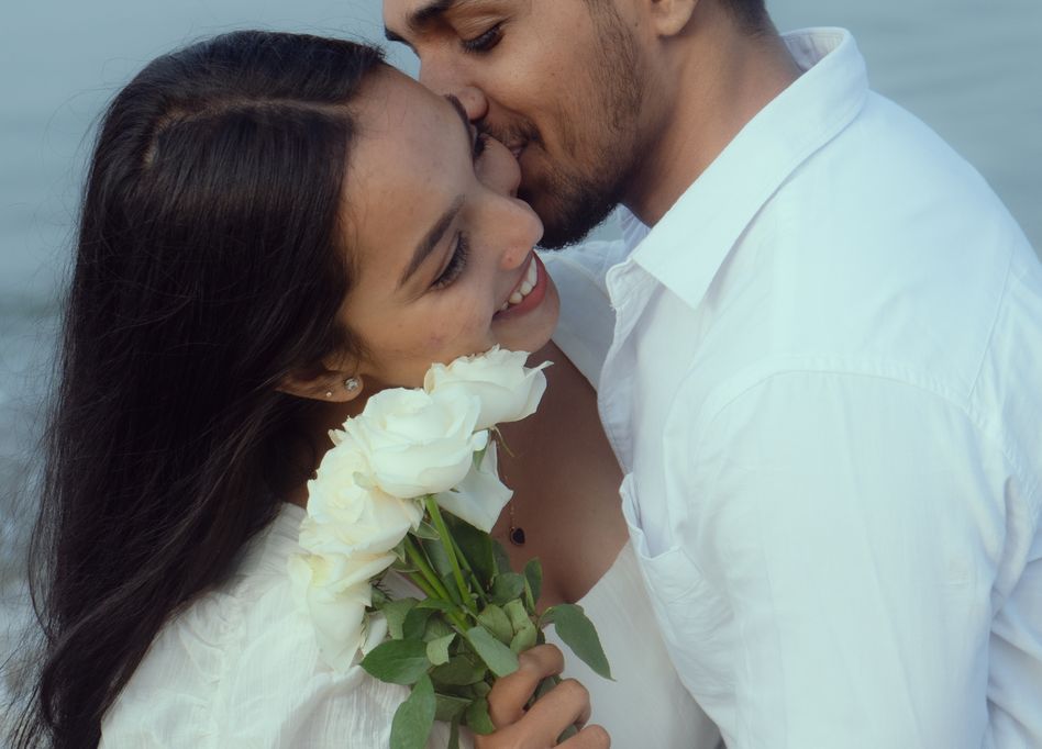 Online dating: starting a conversation on a niche platform