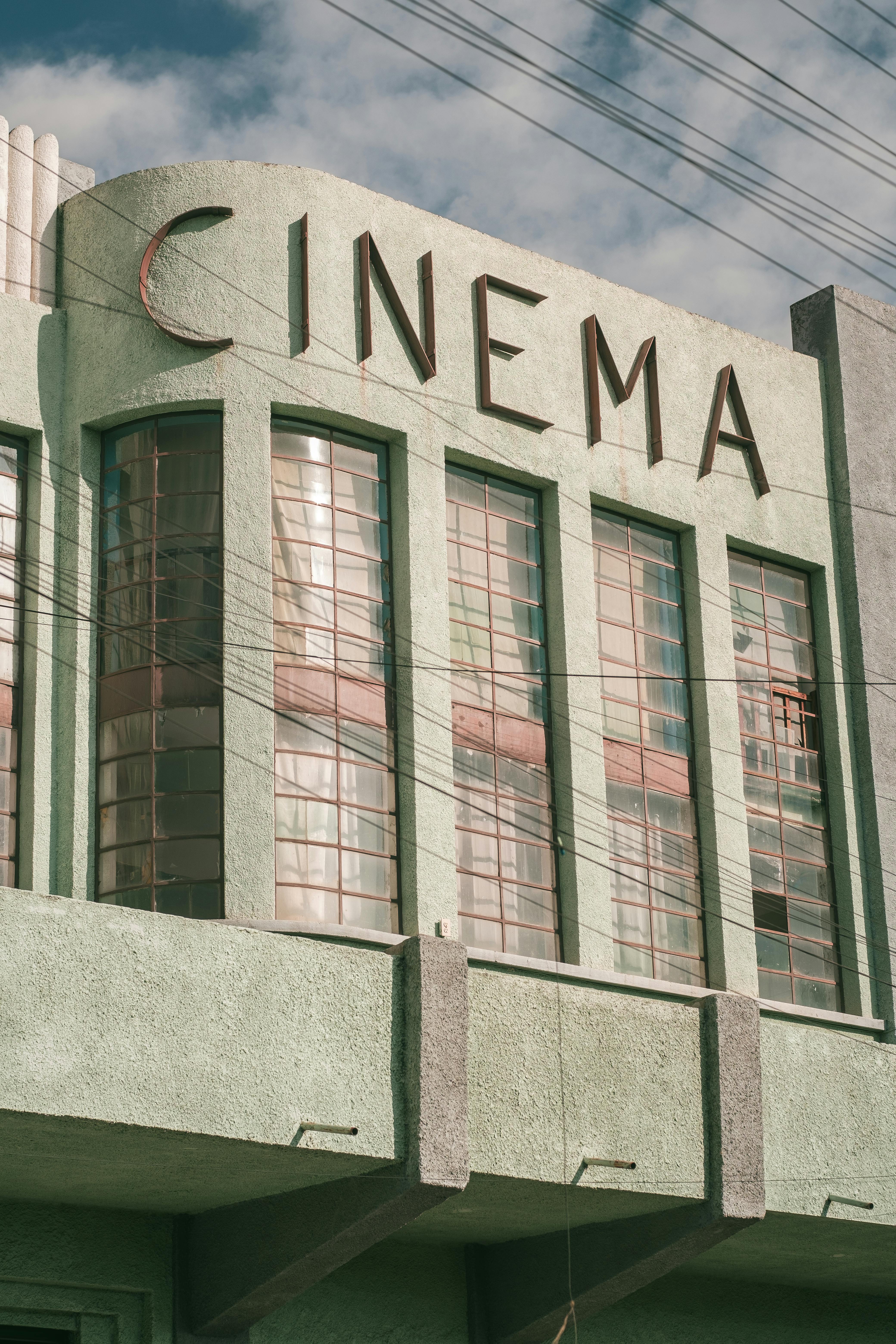 Ilmainen Tyylikäs Art Deco -elokuvateatterin julkisivu vintage-arkkitehtuurilla Aguascalientesissa, Meksikossa. Kuvapankkikuva