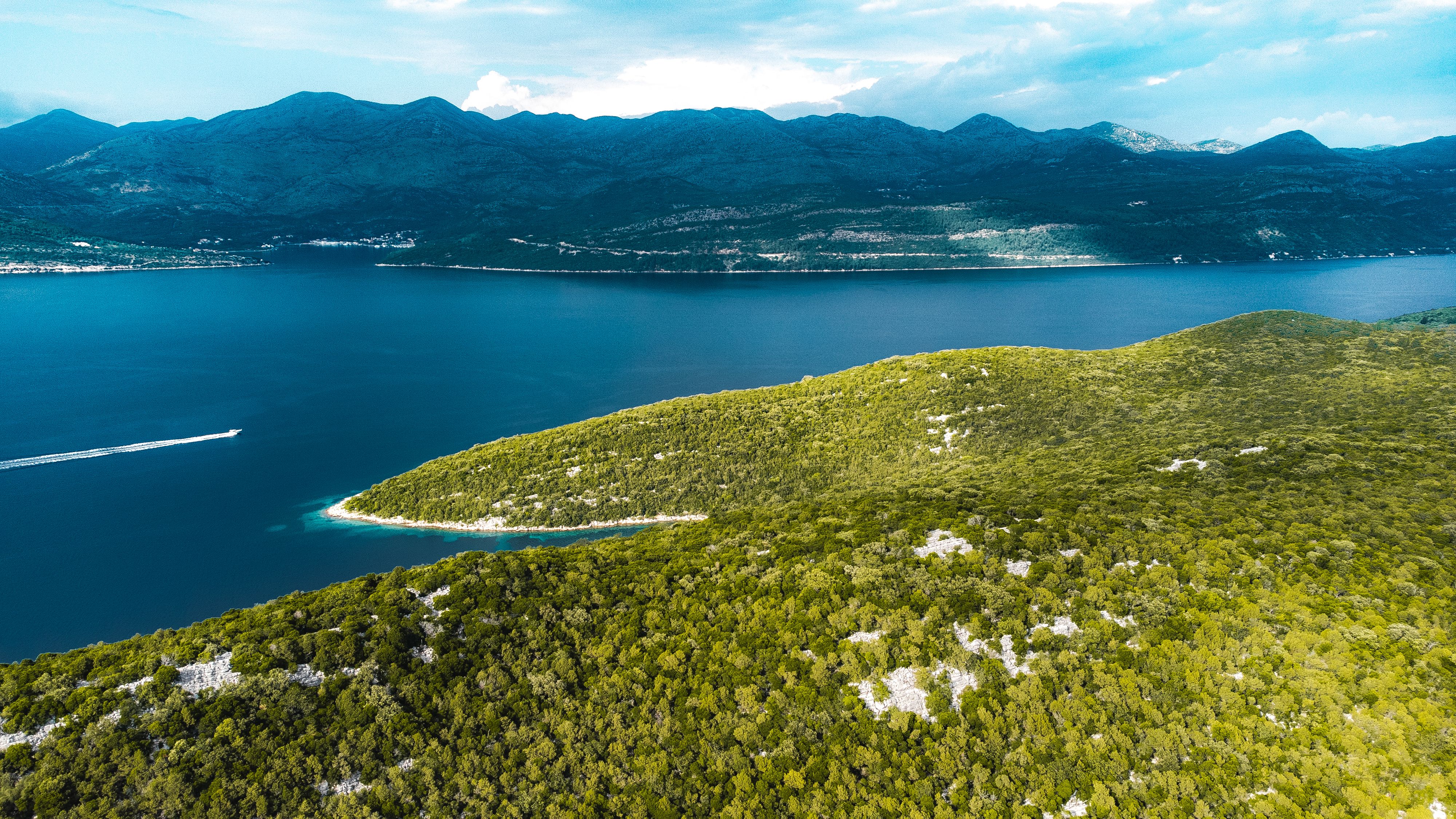 The New Era of Experiential Travel: Why 2025 Is Redefining Global Tourism — Photo by Nikola Kojević on Pexels
