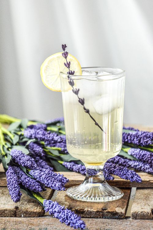 Free Chilled lemonade with a lavender sprig, perfect for a refreshing summer drink. Stock Photo