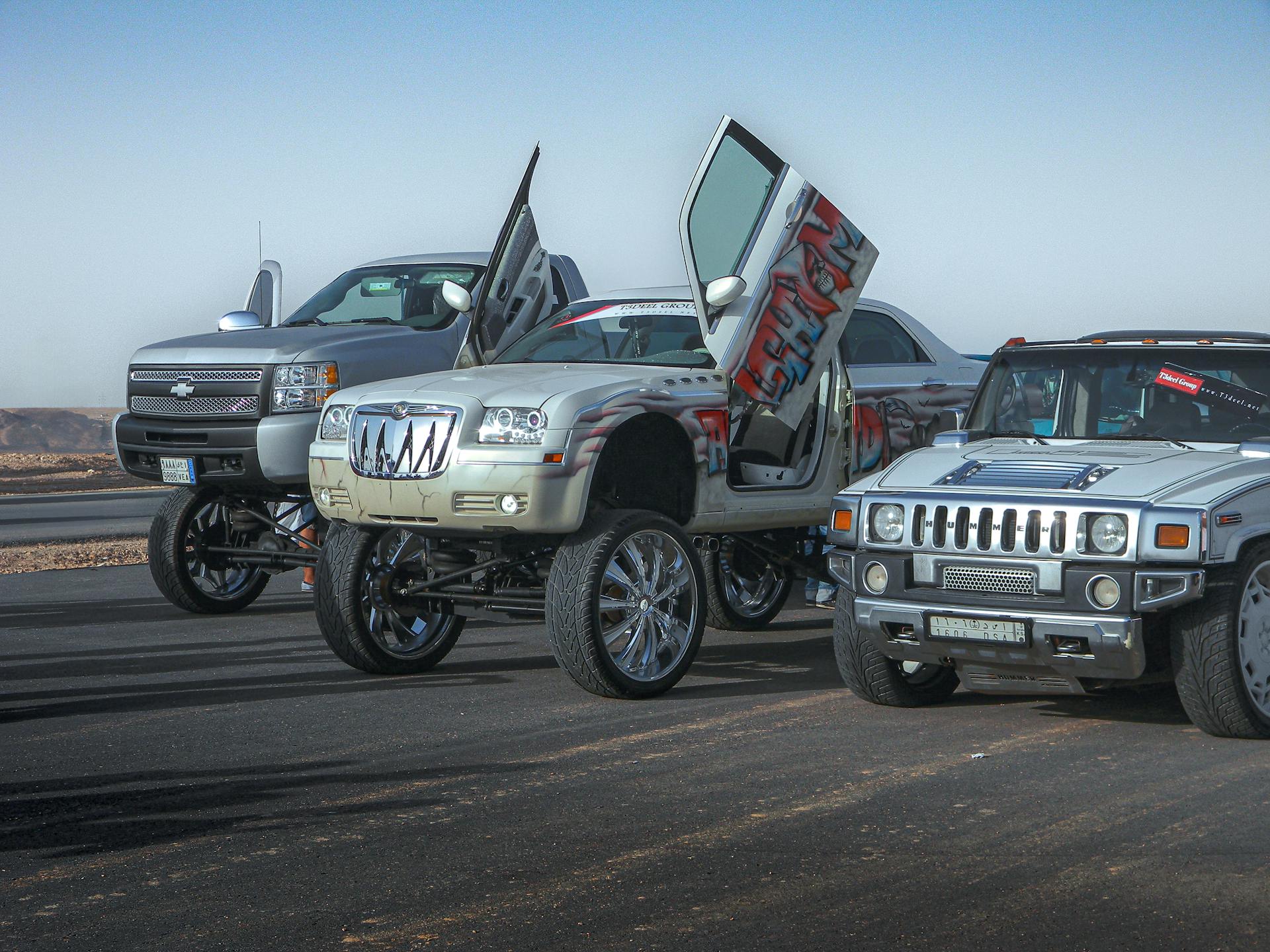 Modified / Chrysler C300 - Hummer H1 - Chevrolet Silverado