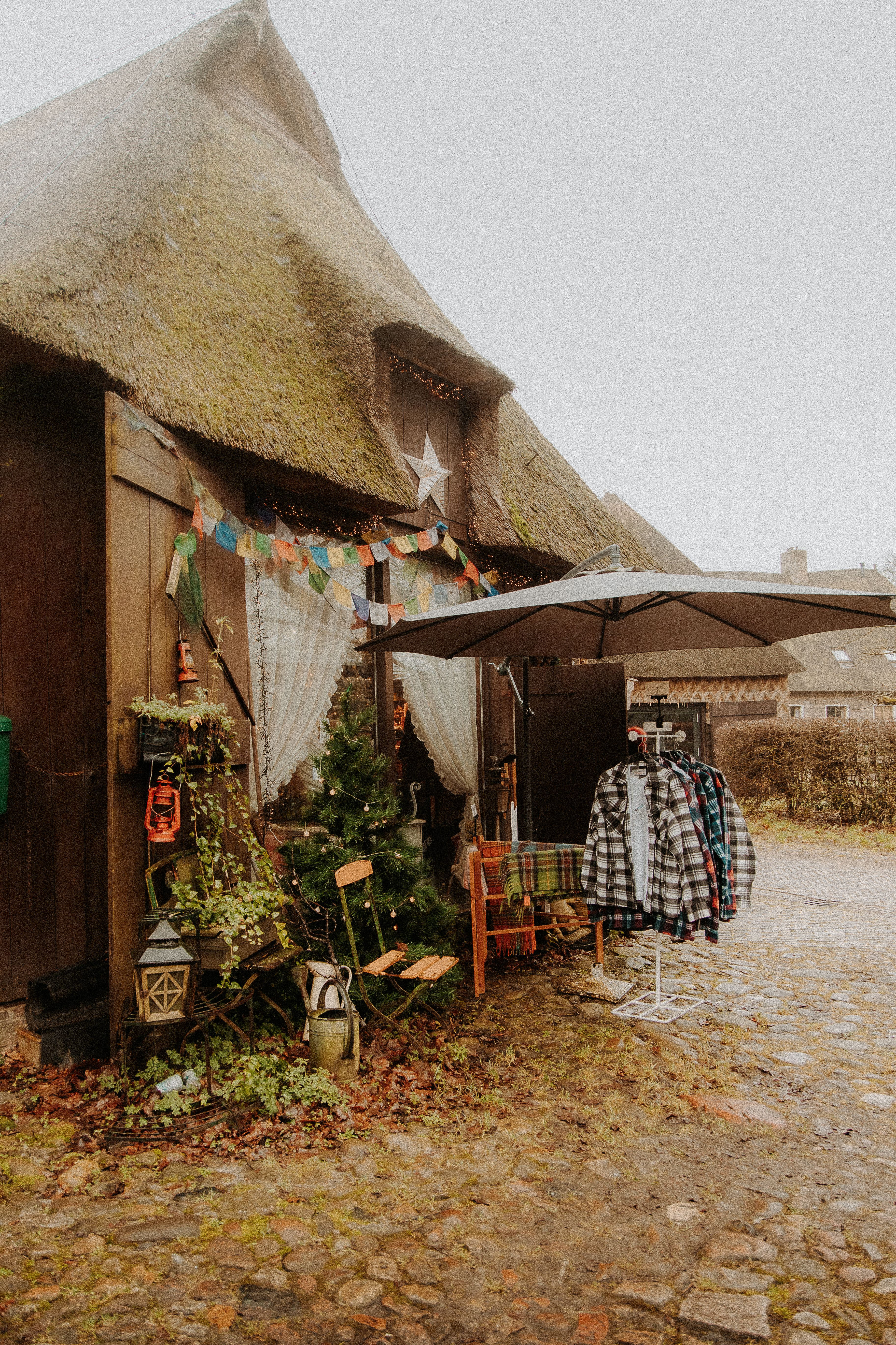 Charming Rustic Market with Traditional Decor · Free Stock Photo