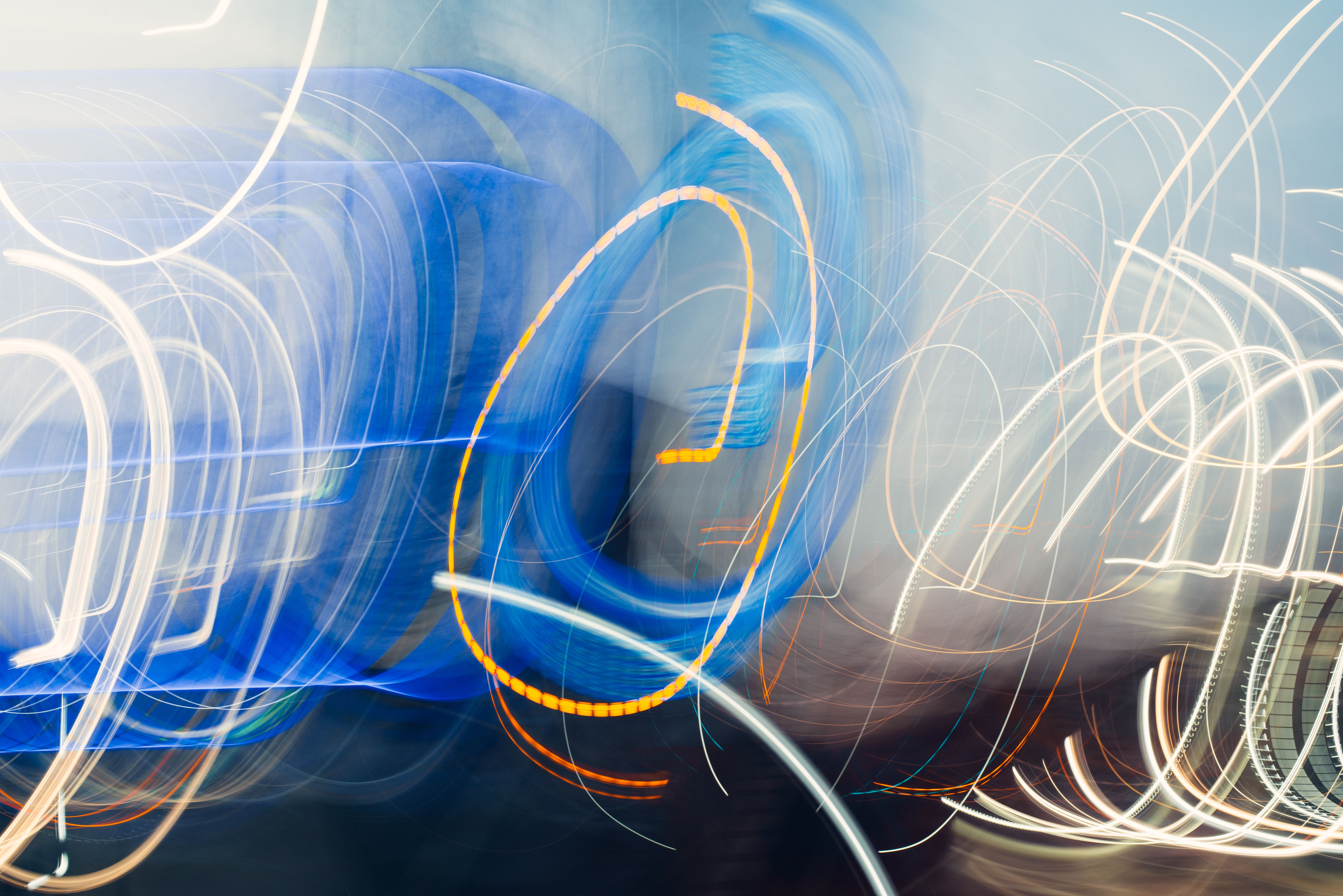 Dynamic Abstract Light Trails in Motion · Free Stock Photo