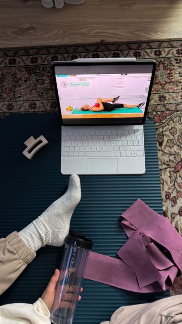 Digital Products for Fitness and Mindset Coaches: Why Your 2025 Offer Is Already Obsolete 2 person engaging with a fitness challenge on their smartphone via a messaging app, showing daily notifications