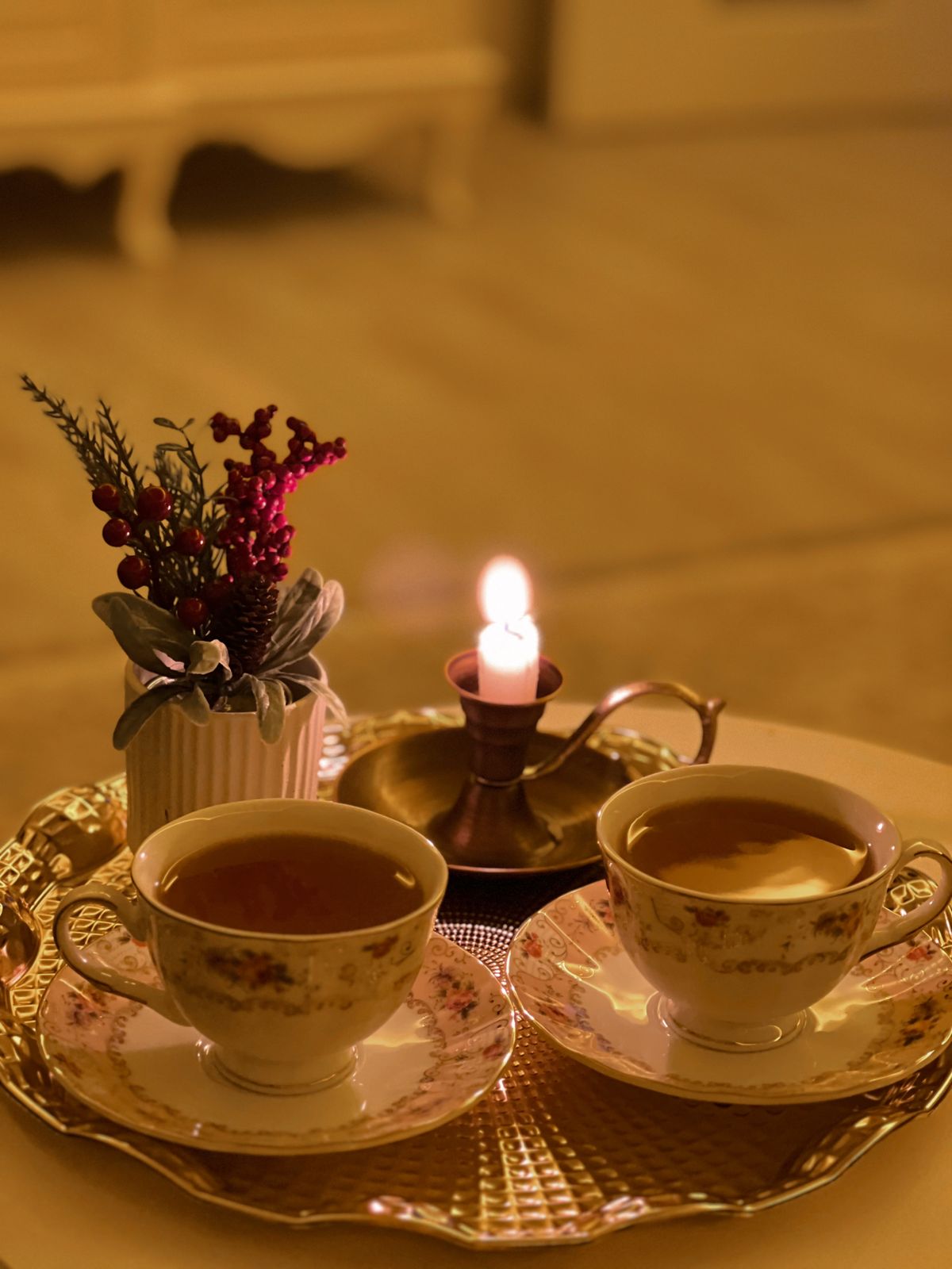 Candlelit tea and books — cosy winter evening ritual