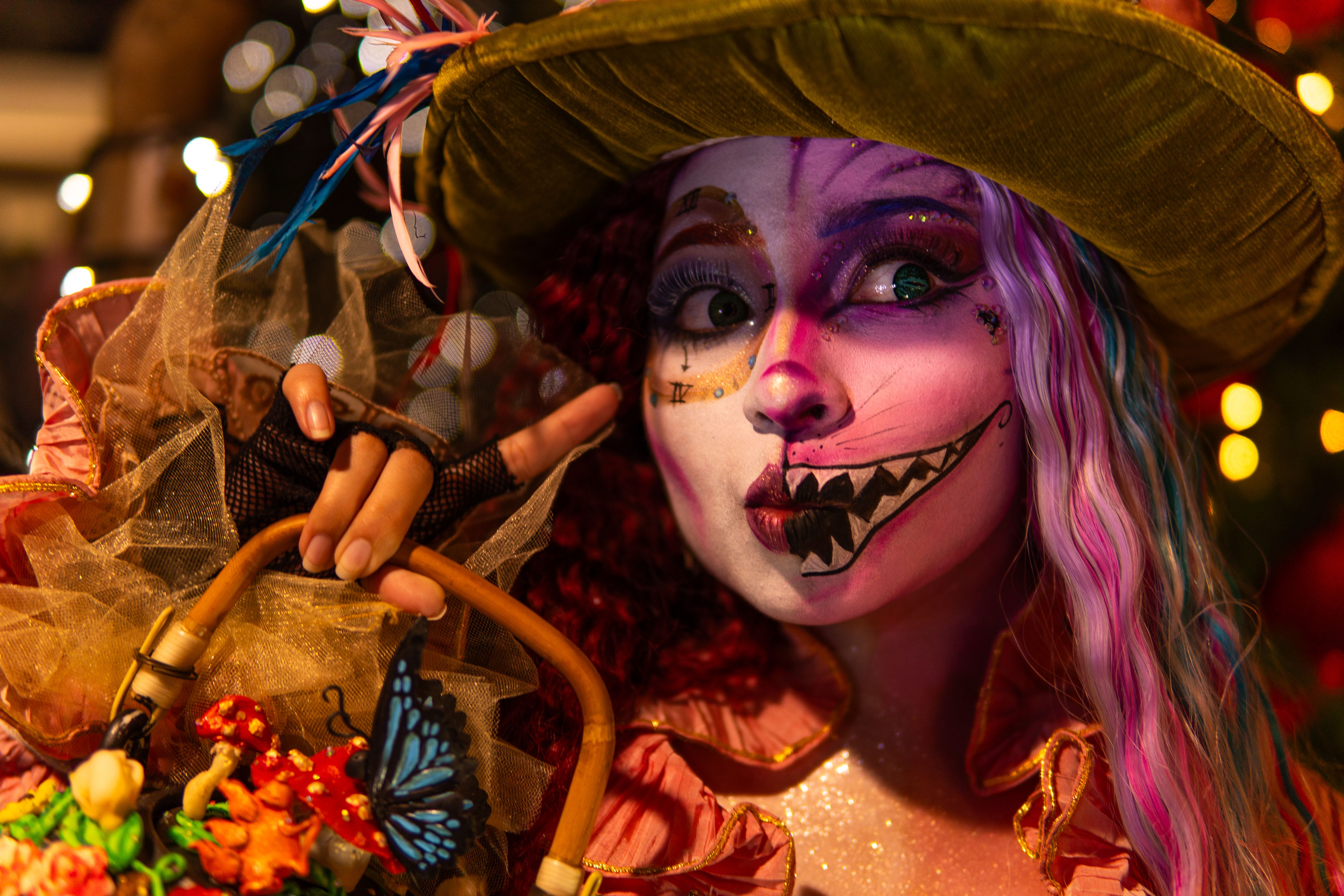 [ColoSach]-a-colorful-and-detailed-cosplay-of-a-whimsical-mad-hatter-character-with-artistic-makeup.