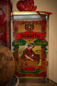 Colorful vintage tin of Italian risotto with a red heart decoration, showcasing classic design.