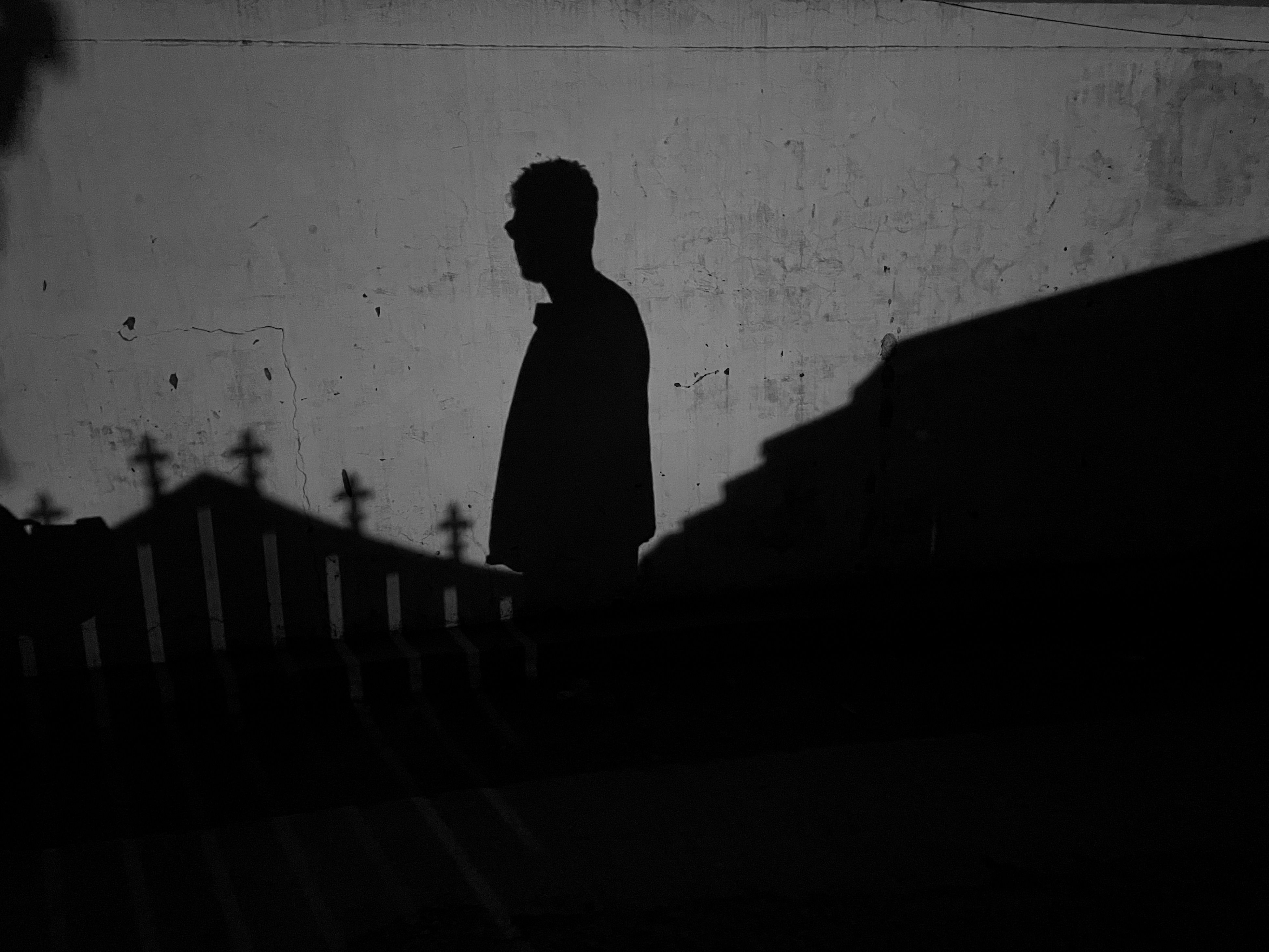 Les Ombres du Paranormal : Hantises et Mystères
