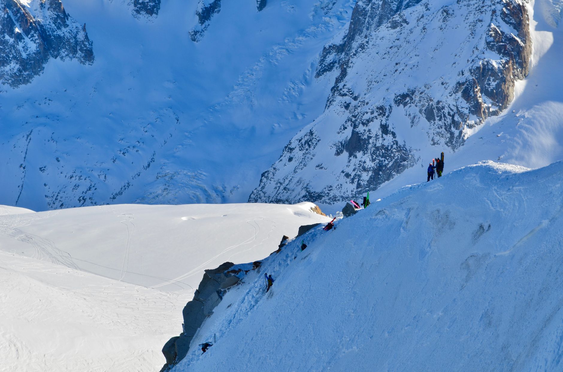 Mont Blanc dağında kaya düşmesi riski nedeniyle kapatılan tırmanış rotası