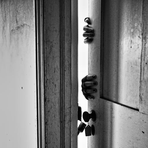 Kostenlos Hände An Der Tür Stock-Foto
