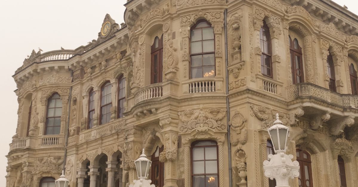 Ornate Historic Building with Intricate Facade · Free Stock Photo