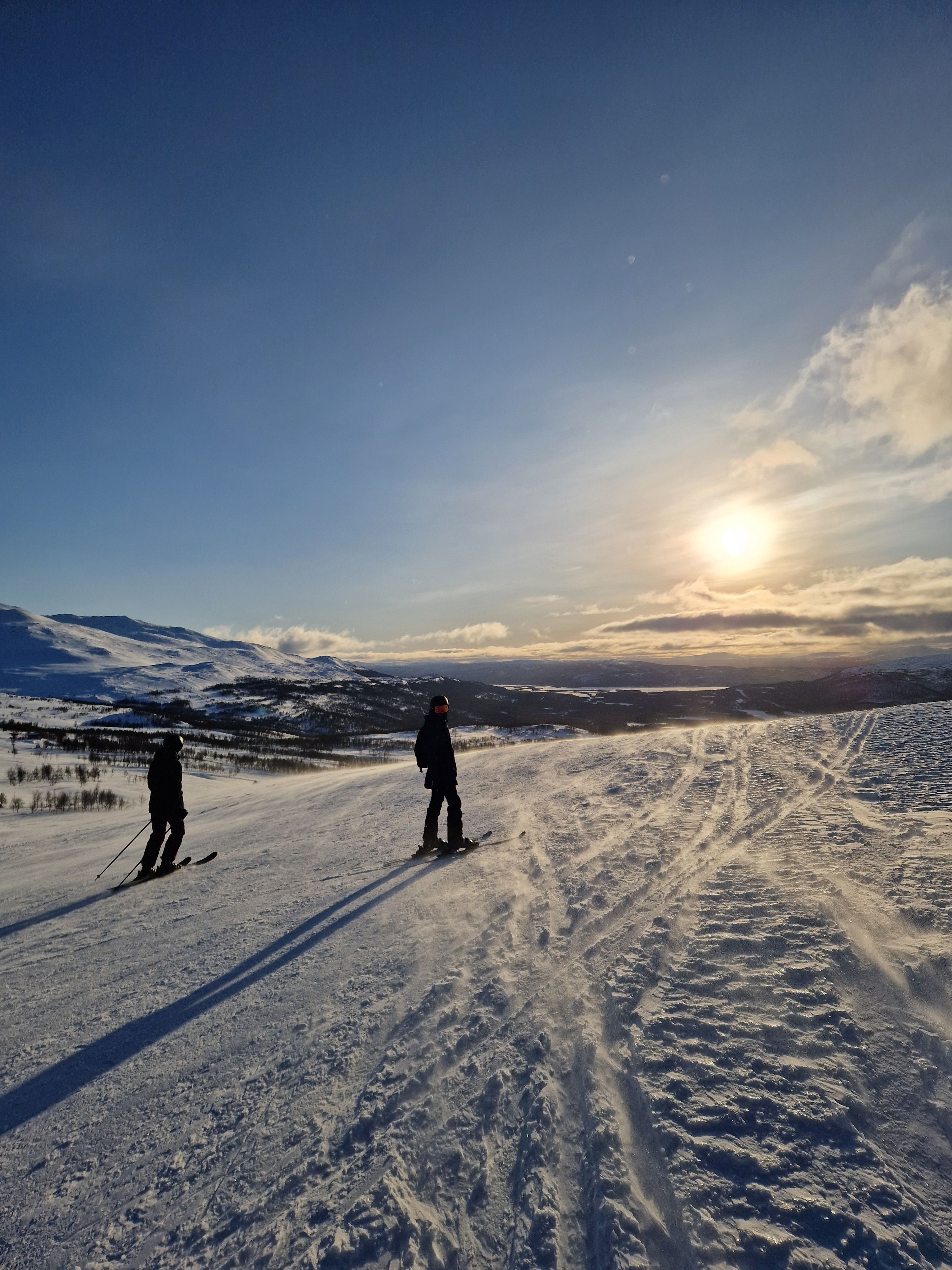 Skiers Enjoying Sunset on Hemavan Slopes · Free Stock Photo
