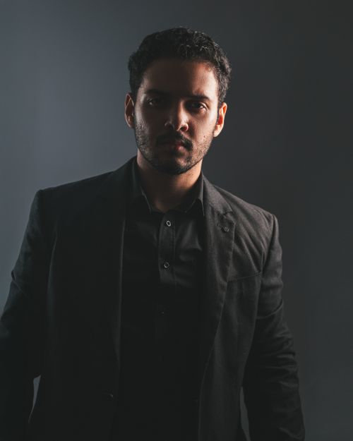 Free Dramatic portrait of a man in a dark suit with a moody atmosphere. Stock Photo