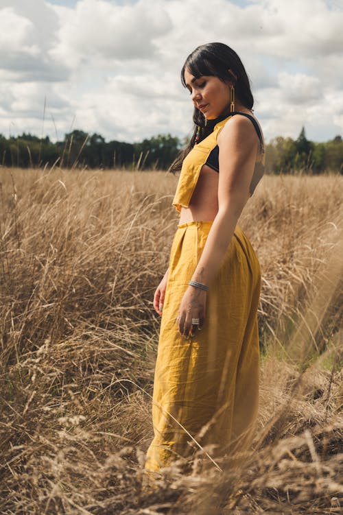 Free Women's Yellow Pants Stock Photo