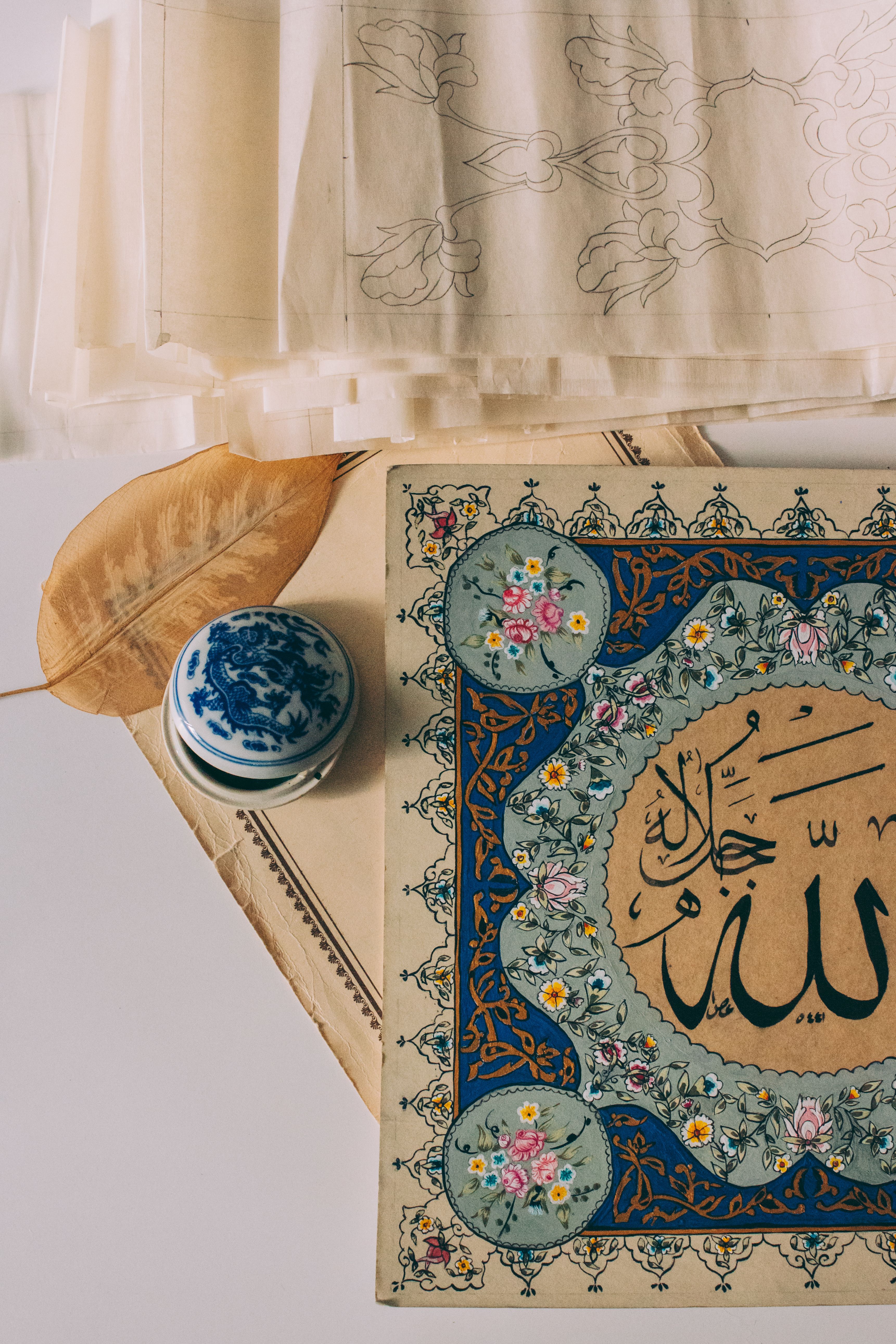 Elegant Arabic Calligraphy with Cultural Elements · Free Stock Photo