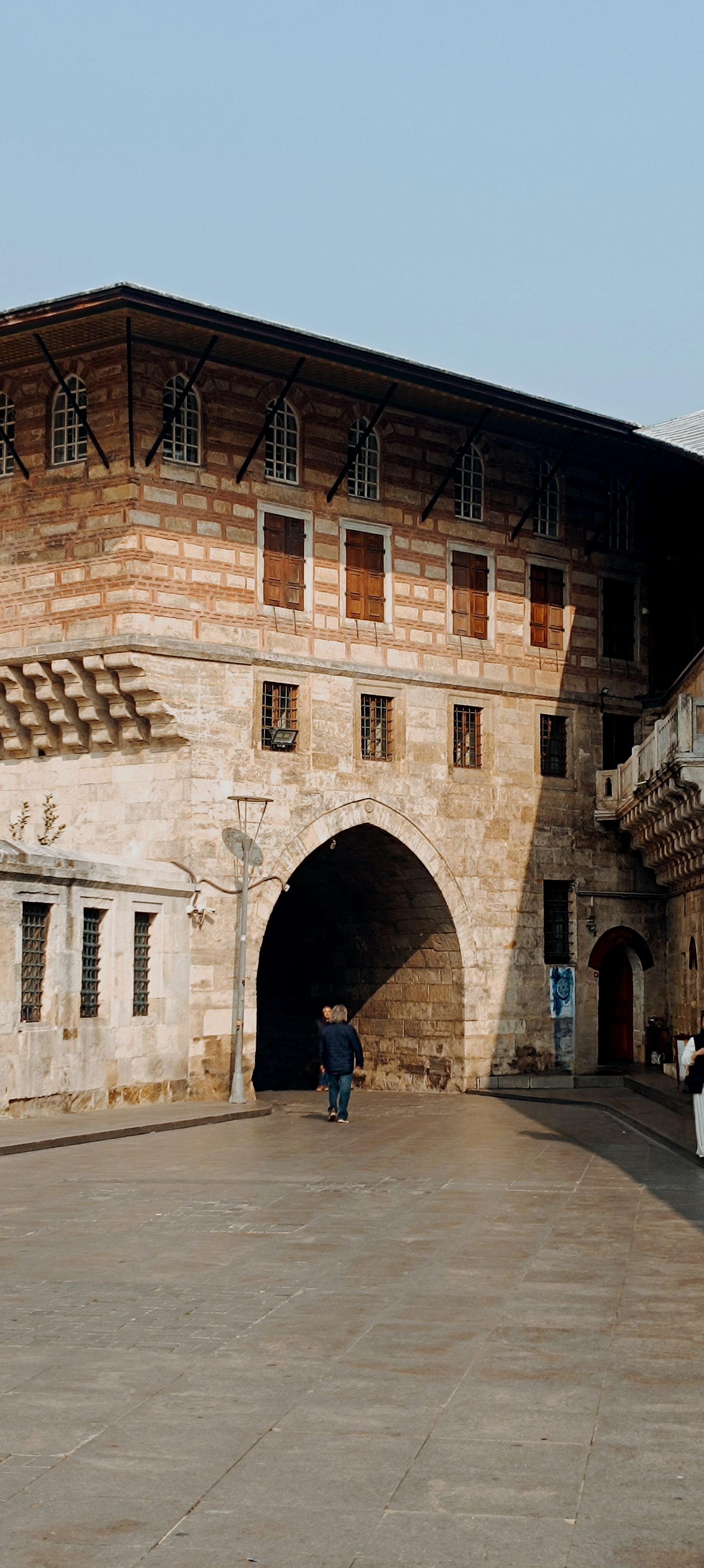Historic Stone Archway in Ancient Building Exterior · Free Stock Photo