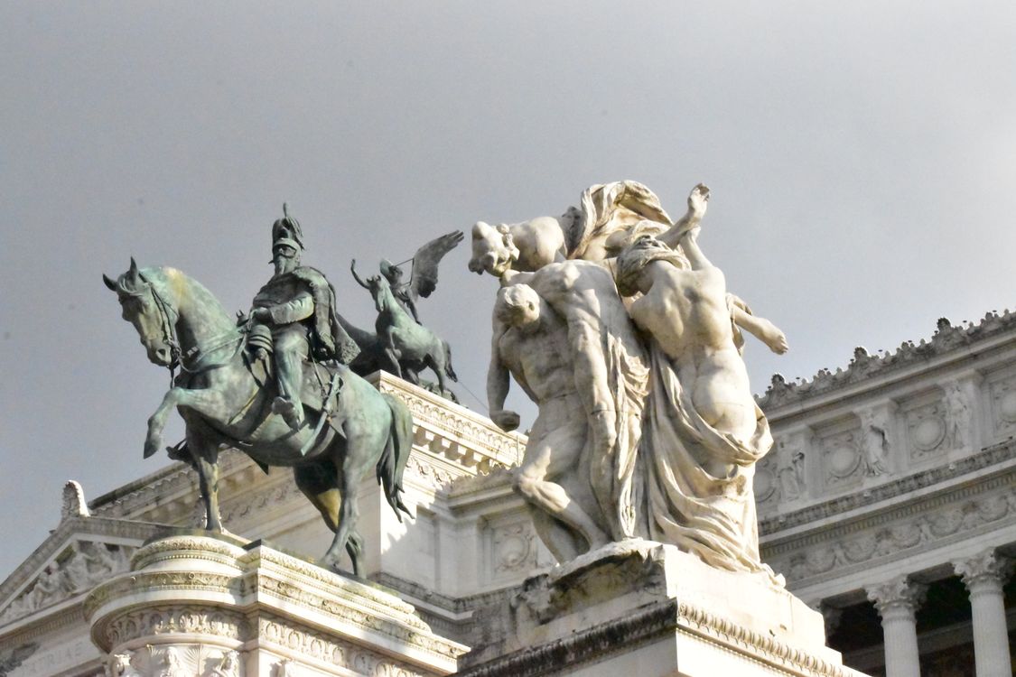 Big Rome Statues Statues on Monument in Rome, Italy · Free Stock Photo