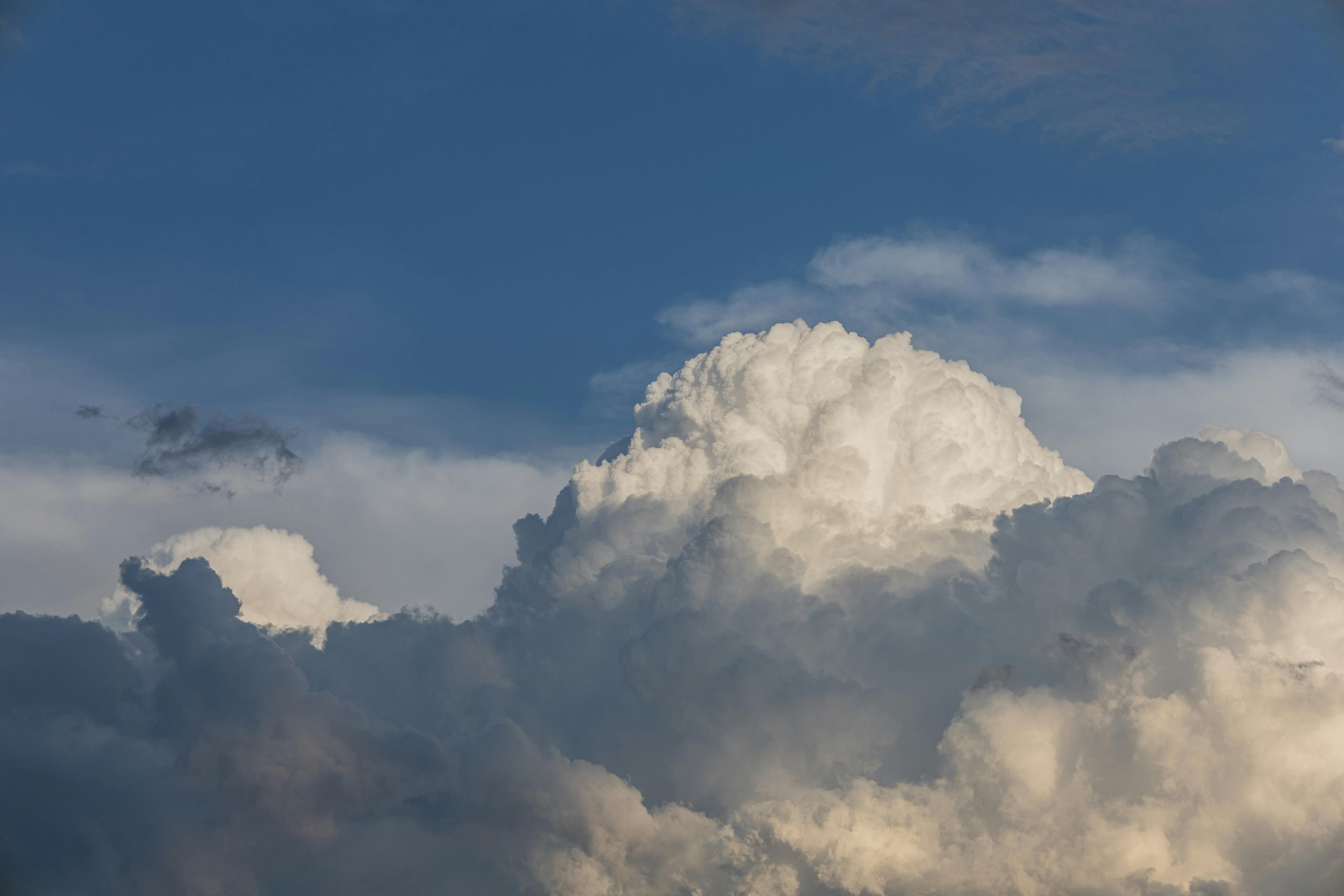 Broadcom Makes VMware Cloud Foundation an AI Native Platform and Accelerates Developer Productivity — Photo by Ndumiso Mvelas