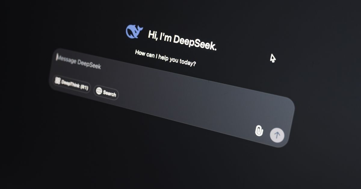 Interface de assistente de Inteligência Artificial exibida em um laptop